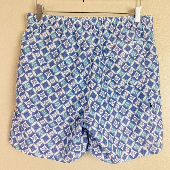 Tommy Bahama Rialto Reel It In 6” Swim Trunks Size M - Picture 3 of 7